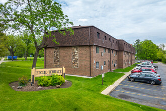 499 Mchenry Rd in Wheeling, IL - Building Photo - Primary Photo