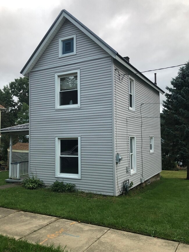 14 Lincoln Ave in Warren, PA - Building Photo - Building Photo