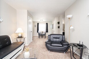 Brentwood Estates - Furnished & Unfurnished in Cedar Falls, IA - Building Photo