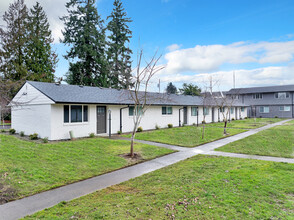 Hillsboro Court in Hillsboro, OR - Building Photo - Building Photo