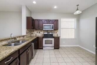 1031 Windton Oak Dr in Ruskin, FL - Building Photo - Building Photo