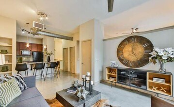 1 Hermann Park Ct in Houston, TX - Building Photo - Building Photo