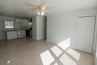 406 Essex Dr in Tallahassee, FL - Building Photo - Building Photo