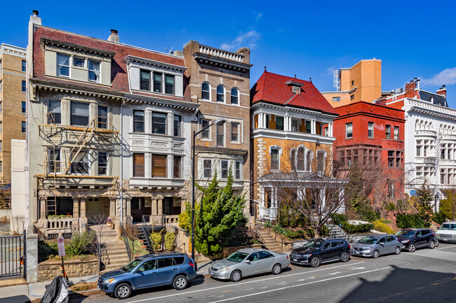 2011 Columbia Rd NW in Washington, DC - Building Photo - Building Photo