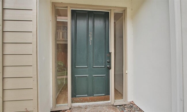 2100 Tanglewilde St in Houston, TX - Building Photo - Building Photo