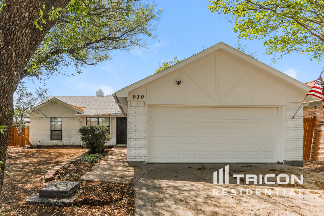 930 Robinwood Dr in Arlington, TX - Building Photo
