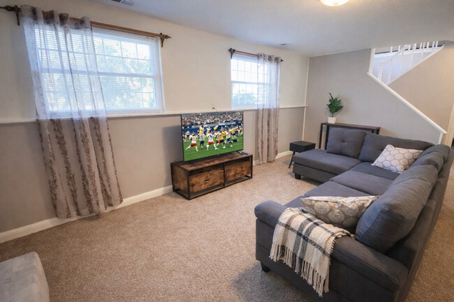 11423-11425 5 Cedars Rd