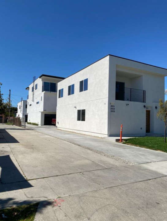 8931 McNerney Ave in South Gate, CA - Building Photo