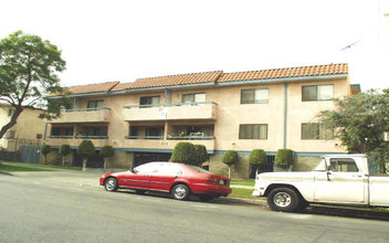 411-415 S Gramercy Pl in Los Angeles, CA - Building Photo - Building Photo