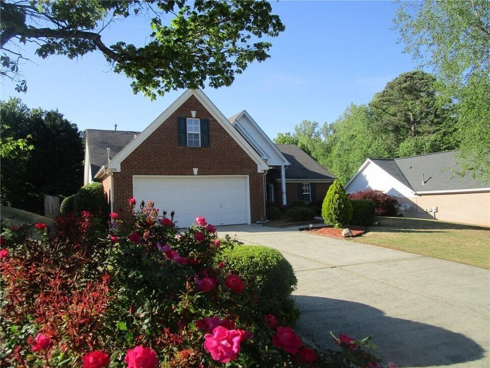 110 Saltcreek Point NE in Sugar Hill, GA - Building Photo