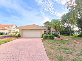 4004 72nd Ave E in Sarasota, FL - Building Photo