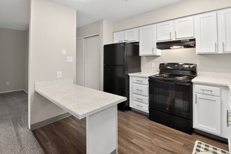 Windsor on the River in Cedar Rapids, IA - Foto de edificio - Building Photo