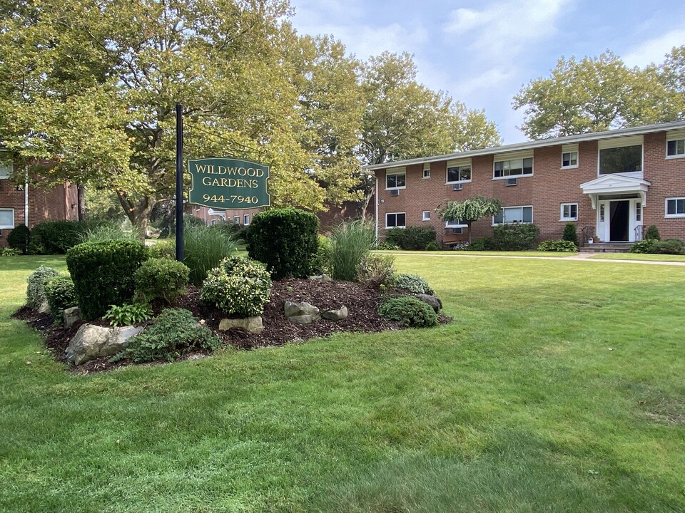 Wildwood & Soundview Garden Apartments in Port Washington, NY - Building Photo