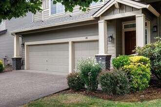 281 N Royal Oak St in Newberg, OR - Foto de edificio - Building Photo