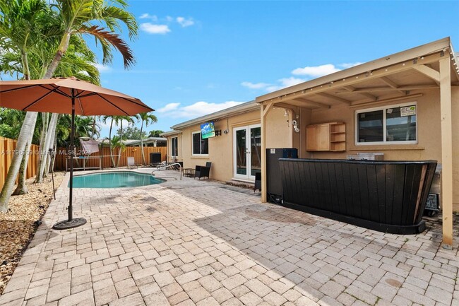 2251 NW 87th Ave in Pembroke Pines, FL - Building Photo - Building Photo