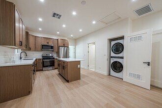 4220 1/2 W Adams Blvd in Los Angeles, CA - Foto de edificio - Building Photo