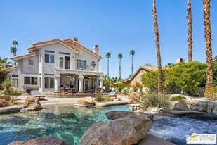 364 Oakmont Dr in Palm Desert, CA - Building Photo