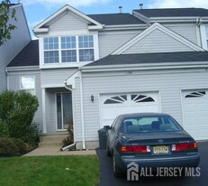 138 Colony Club Dr in Sayreville, NJ - Building Photo