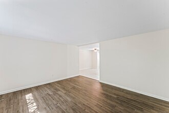 85 Chestnut St in Bethel, CT - Building Photo - Building Photo
