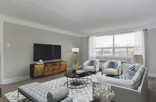 1324-1332 Monterey Avenue in Hamilton, ON - Building Photo