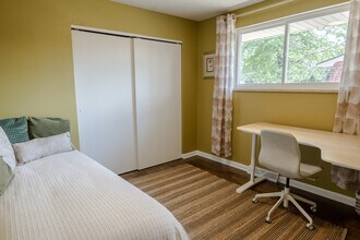 61 Newland St, Unit Stylish 3BR location in Lakewood, CO - Building Photo - Building Photo