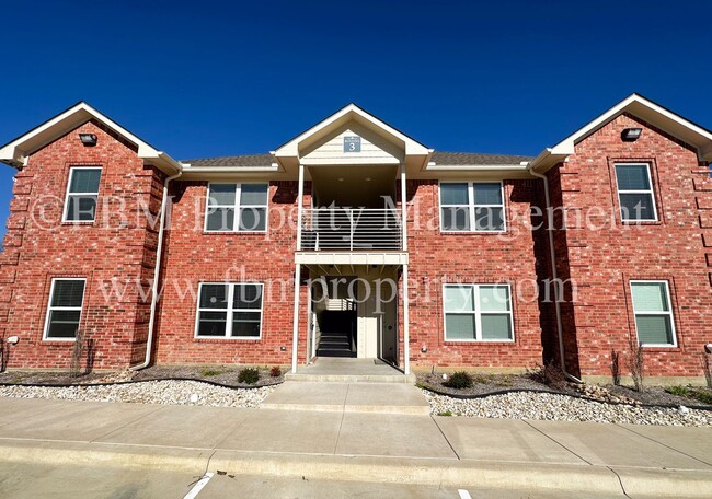 1203 N Clay St in Ennis, TX - Building Photo - Building Photo