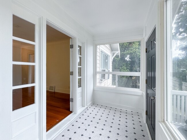 1537 Valentine Pl S in Seattle, WA - Building Photo - Building Photo