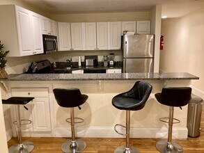 56 Egmont St in Brookline, MA - Foto de edificio - Building Photo