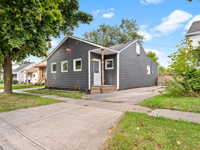 330 Dieppe St in Welland, ON - Building Photo - Building Photo