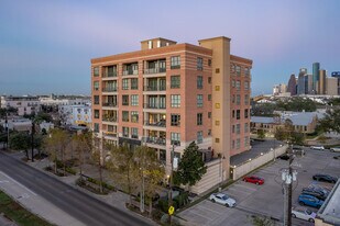 One Montrose Place Condominium in Houston, TX - Building Photo