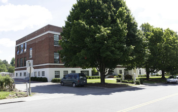 Thomas Jefferson in Bristol, VA - Foto de edificio - Building Photo