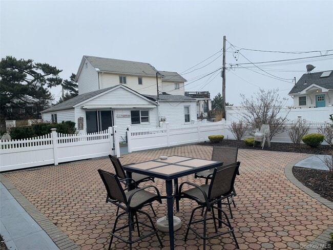 20 Wyoming Ave in Long Beach, NY - Building Photo - Building Photo