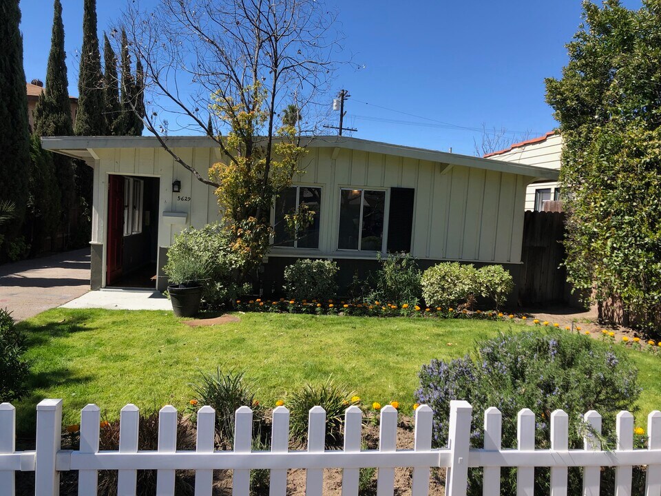 5629 Cleon Ave, Unit APT C in Los Angeles, CA - Building Photo