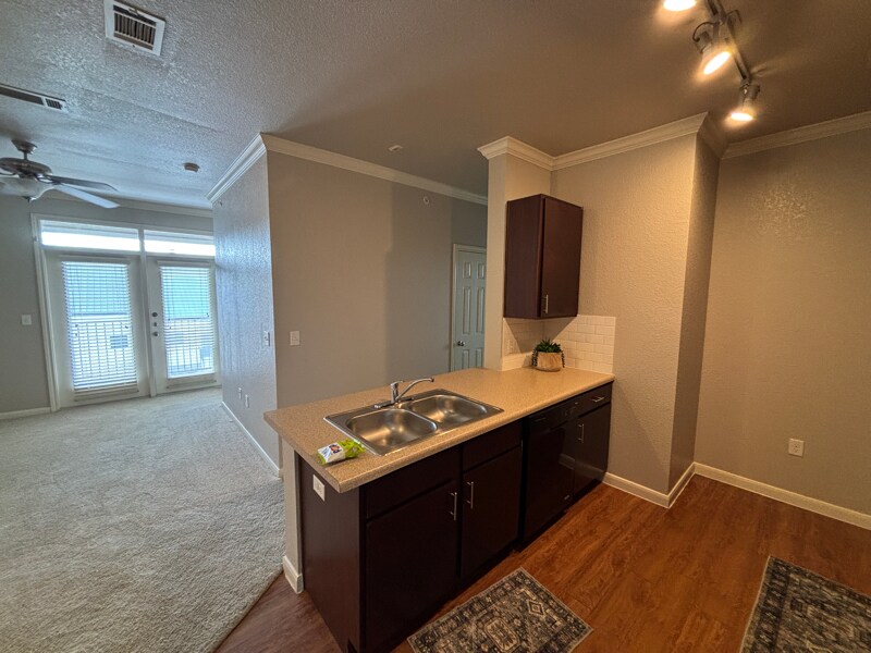 1811 Medical Pkwy in San Marcos, TX - Building Photo