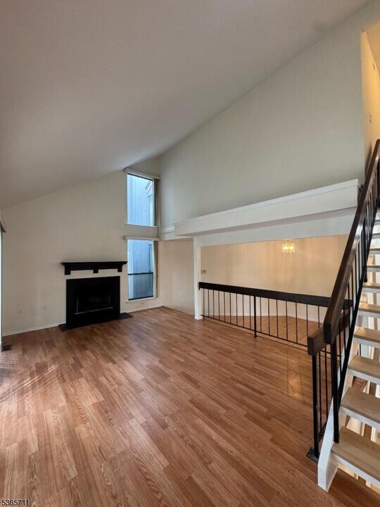 82 Sycamore Ct in Bernards, NJ - Building Photo