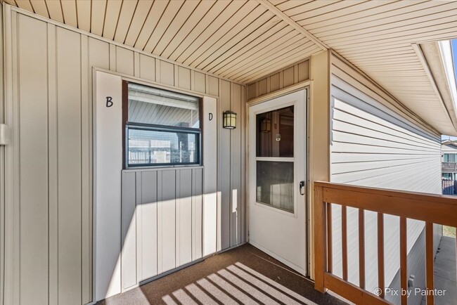 5815 Wilshire Ct in Hanover Park, IL - Building Photo - Building Photo