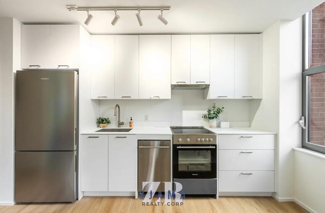 955 Sterling Pl in Brooklyn, NY - Building Photo