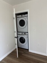 2332 Carmona Ave in Los Angeles, CA - Foto de edificio - Building Photo