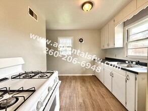 4655 Avondale Dr in Fort Wayne, IN - Building Photo - Building Photo