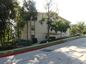 Reflections of Glenalbyn in Los Angeles, CA - Building Photo - Building Photo