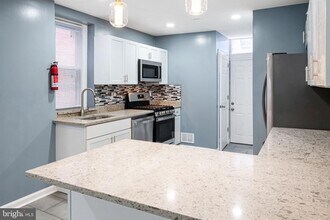 15 N Edgewood St in Philadelphia, PA - Building Photo - Building Photo