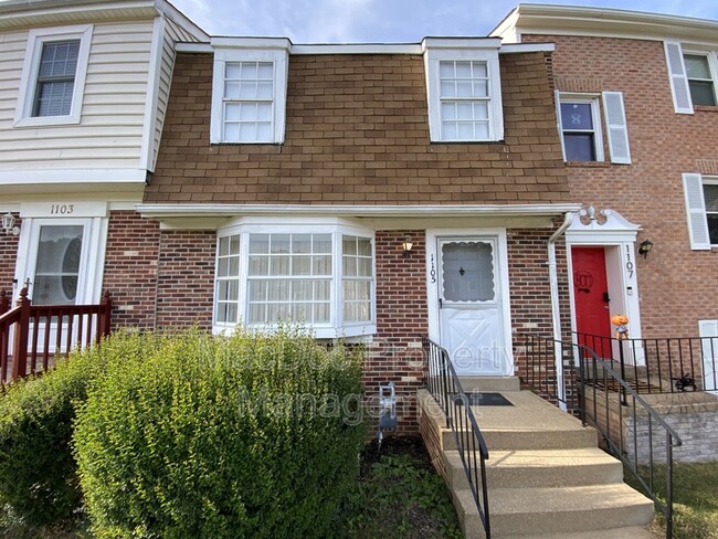 1105 James Madison Cir in Fredericksburg, VA - Foto de edificio - Building Photo