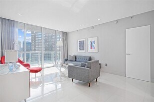 475 Brickell Ave, Unit 1913 in Miami, FL - Building Photo