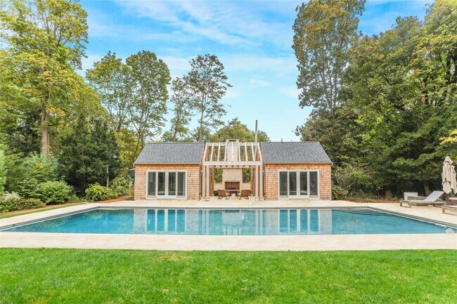 20 Livingston Rd in Bellport, NY - Building Photo - Building Photo
