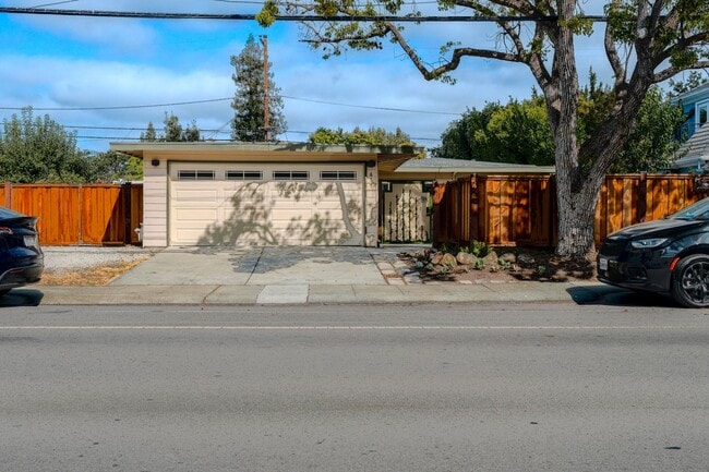 property at 611 E Meadow Dr