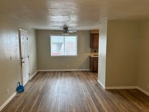 1016 Swingwood Dr NE in Keizer, OR - Building Photo - Building Photo