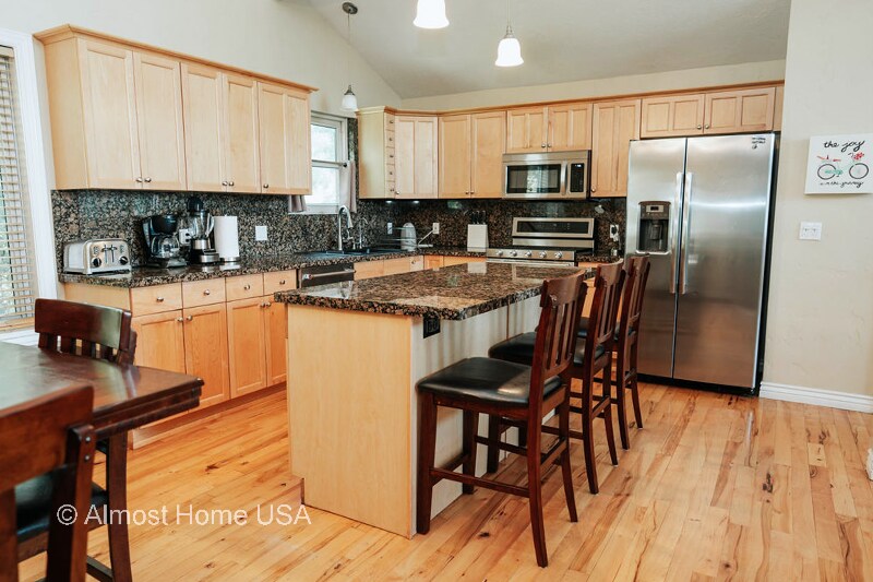 9722 Buttonwood Cir in Sandy, UT - Building Photo