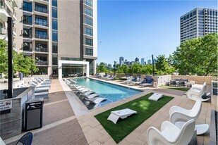 3201 McKinney Ave in Dallas, TX - Building Photo