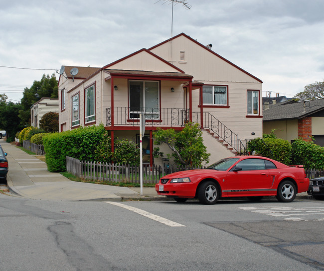 614 Chadbourne Ave in Millbrae, CA - Foto de edificio - Building Photo