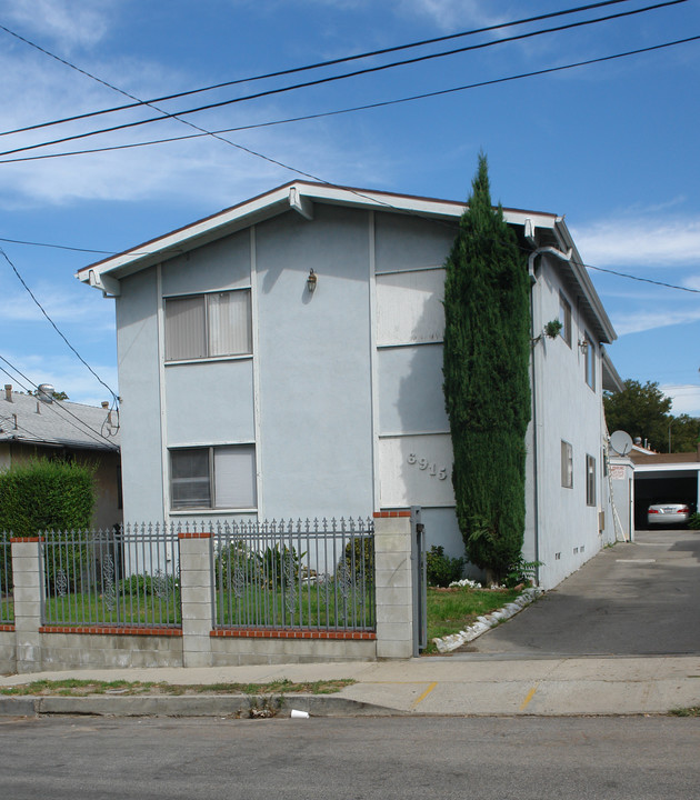 6917 Greeley St in Tujunga, CA - Building Photo